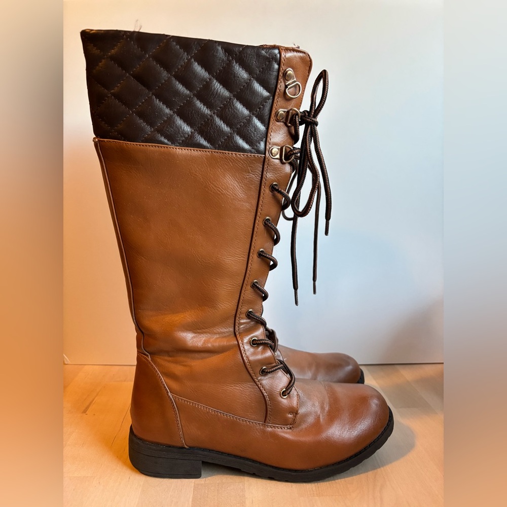 Pierre Dumas Women’s Lucia Knee High Two Tone Quilted Lace Up Boots Size 8.5